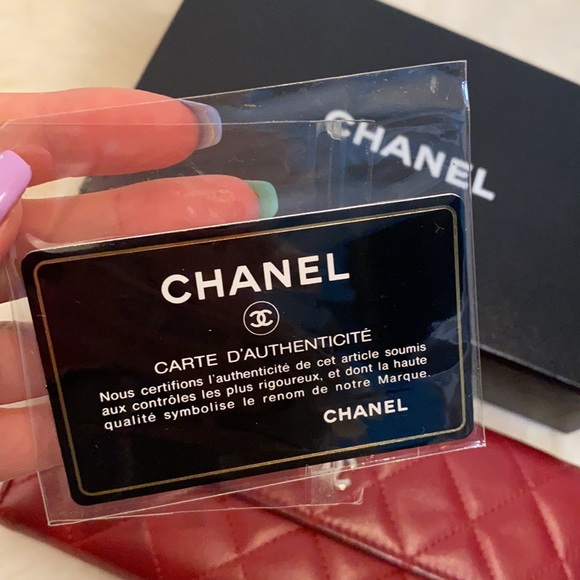 CHANEL red quilted lambskin continental wallet - Picture 4 of 11